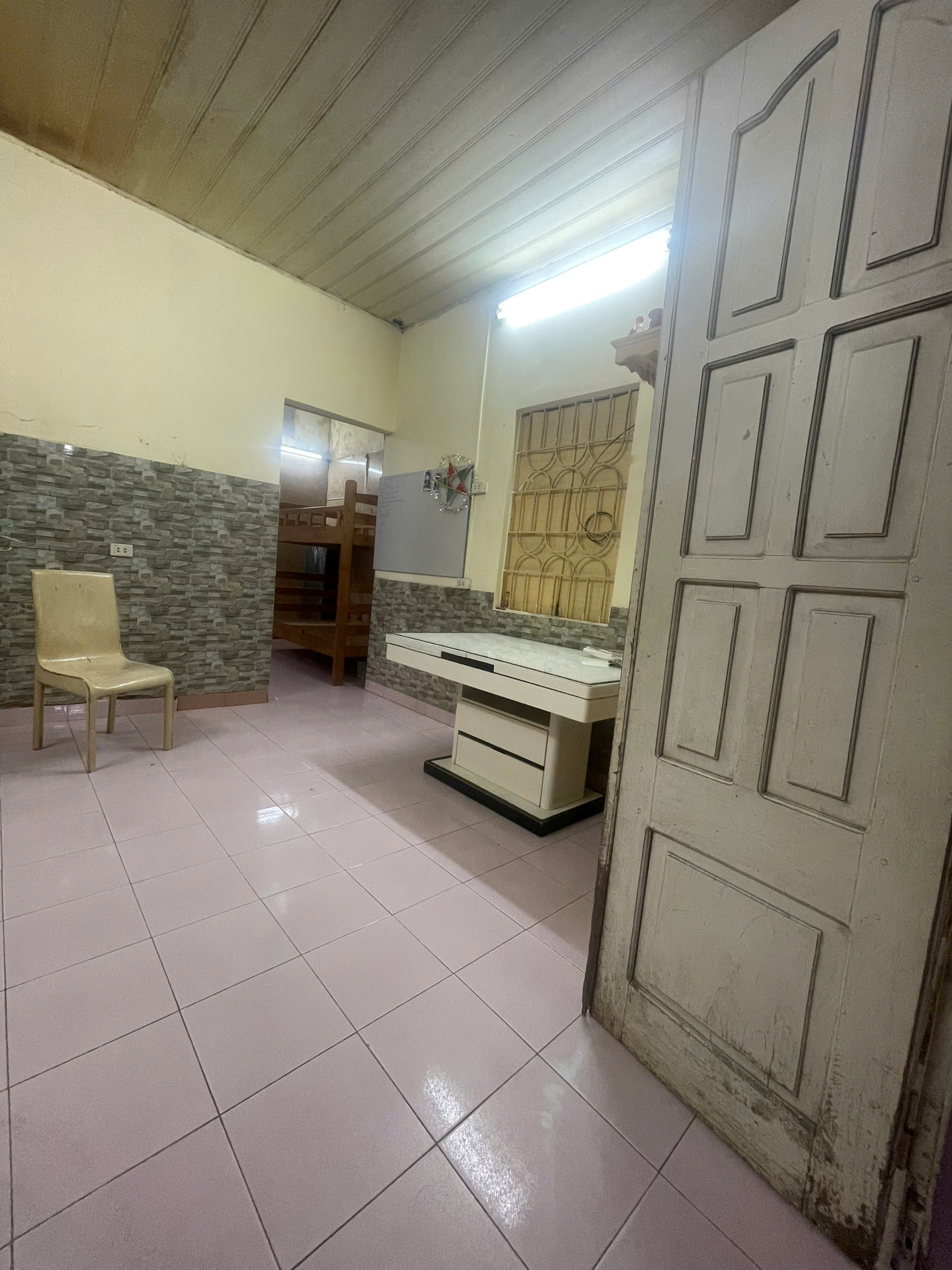 Cho thuê nhà cấp 4 Tân Mai, 60m2, ô tô đỗ cửa 6 Triệu (có t.lượng) - Ảnh 2